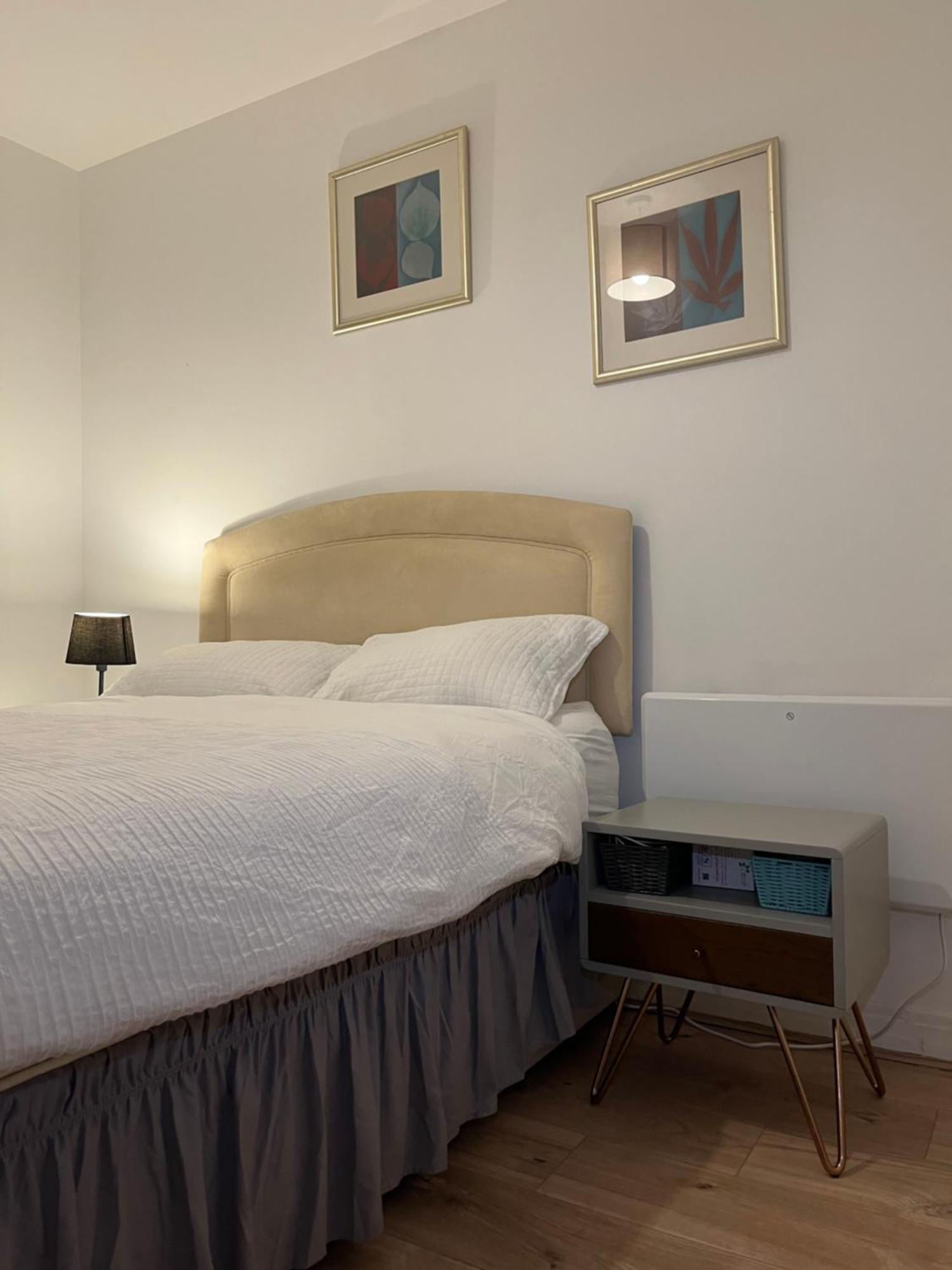 Appartamento North Acton Flat Londra Esterno foto