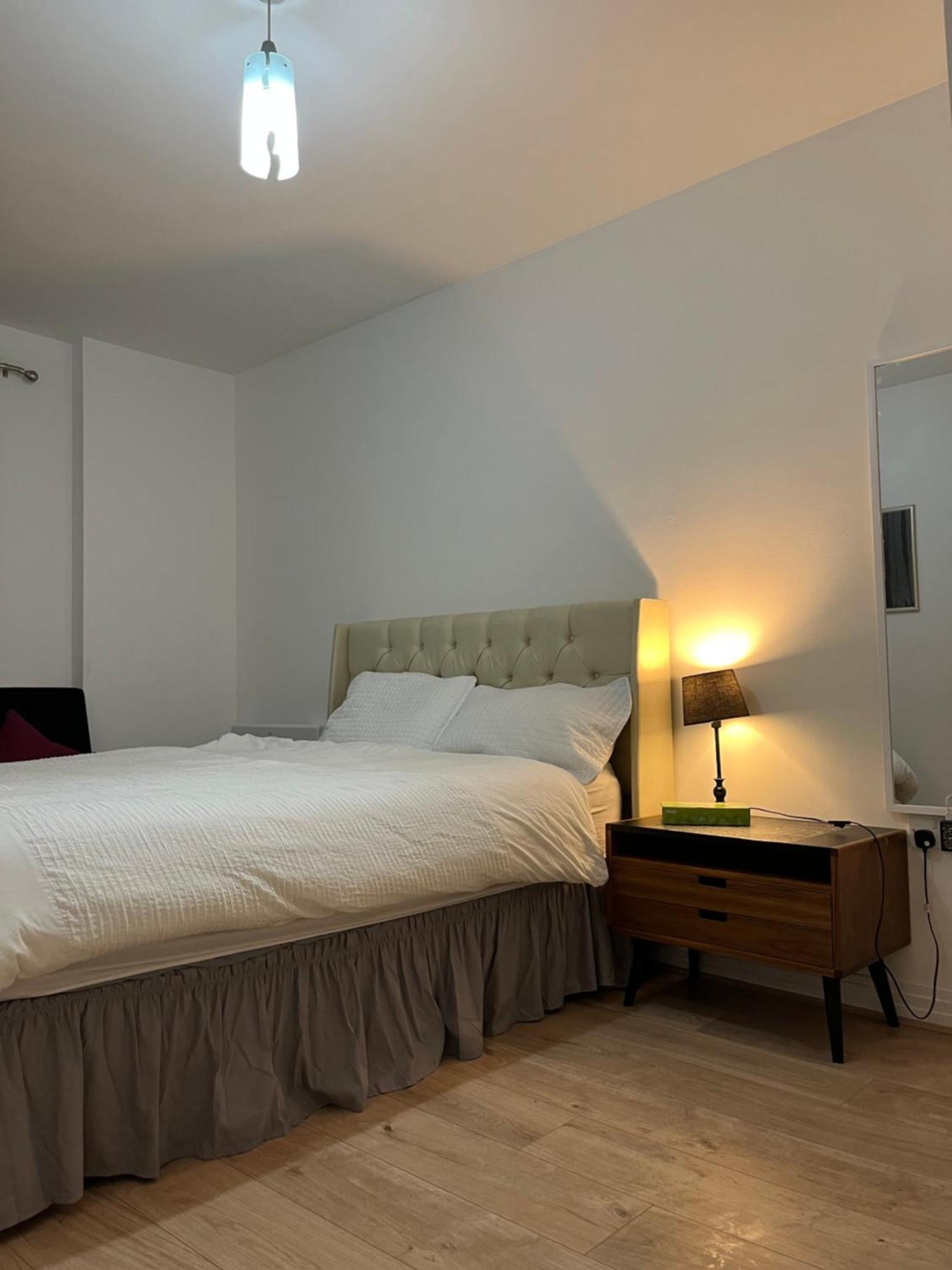Appartamento North Acton Flat Londra Esterno foto