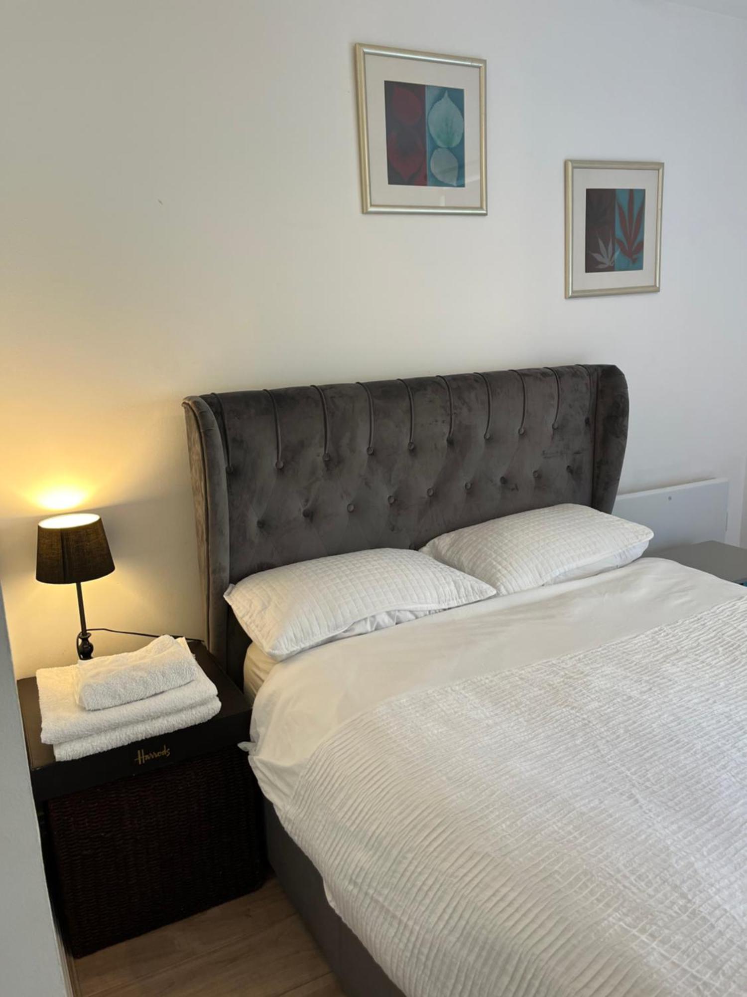 Appartamento North Acton Flat Londra Esterno foto